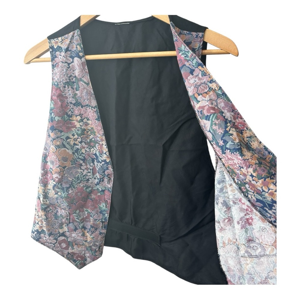 Floral Patterned Vest - Picture 3 of 6